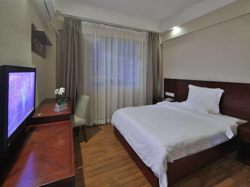 Paco Hotel Guangzhou Jiangtai Road Metro Branch Exterior photo